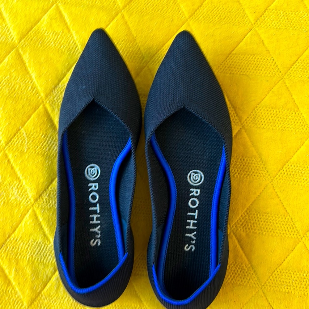 Rothy’s black points. Size 8